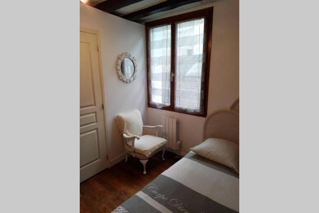 Meuble Tourisme Classe 1 Etoile - Coeur De Ville Quartier Cathedrale Tours Dış mekan fotoğraf